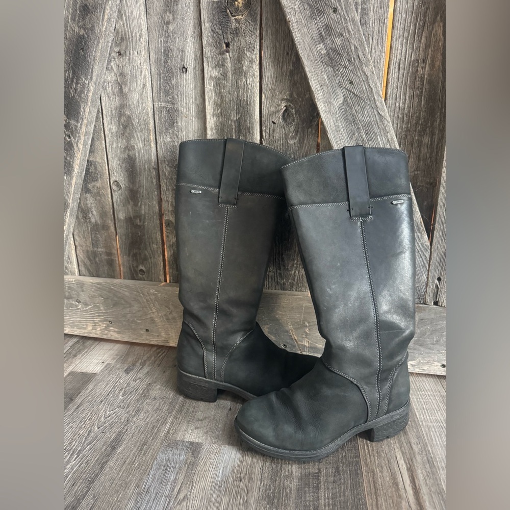 Clark’s Black Boots